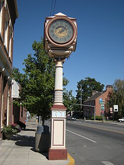 Okanogan,_WA_-_street_clock_and_post_office